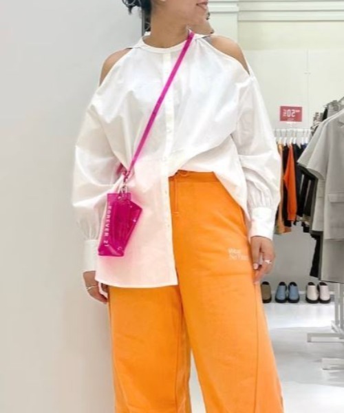 FOREVER 21(フォーエバー トゥエンティーワン)の「【FEMININE】ショルダーカットアウトシャツ(シャツ/ブラウス・レディース・ライトインディゴブルー/ブラック/ブラック系その他・FREE)」の3枚目の写真