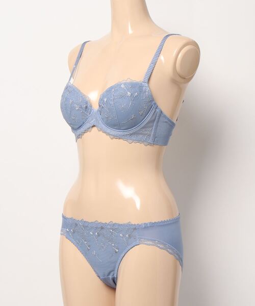 Triumph(トリンプ)の「チャーミングラマー ブラ&ショーツセット ラインアートステッチ【A,B,C,Dカップ】AMST1410 WHU1 + Hikini JX(ブラ&ショーツ・レディース・ブルー・B70/D65/B65/C75/C65/A75/C80/D70/B75/D80/A70/C70/D75)」の3枚目の写真