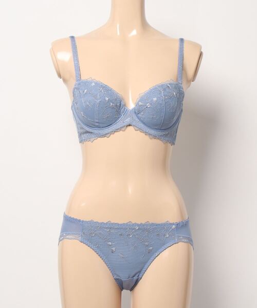 Triumph(トリンプ)の「チャーミングラマー ブラ&ショーツセット ラインアートステッチ【A,B,C,Dカップ】AMST1410 WHU1 + Hikini JX(ブラ&ショーツ・レディース・ブルー・B70/D65/B65/C75/C65/A75/C80/D70/B75/D80/A70/C70/D75)」の10枚目の写真