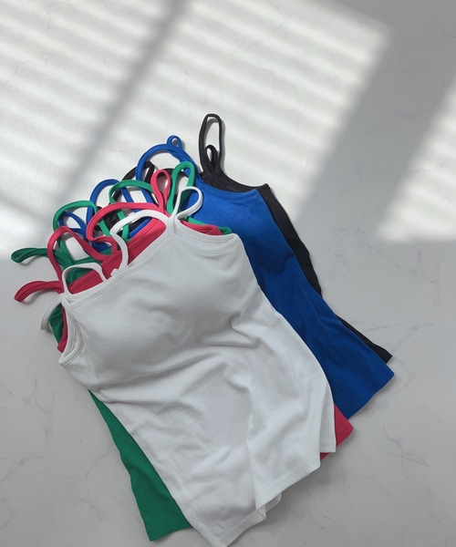 AS KNOW AS plus(アズノゥアズプラス)の「〇カップ付きフロントクロスキャミソール(キャミソール・レディース・ピンク/グリーン/オフホワイト/ブルー/ブラック/ネイビー系/ライトブルー/オレンジ・FREE)」の2枚目の写真