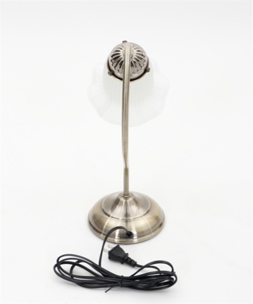 axes femme（アクシーズファム）の「レトロフラワーテーブルランプ