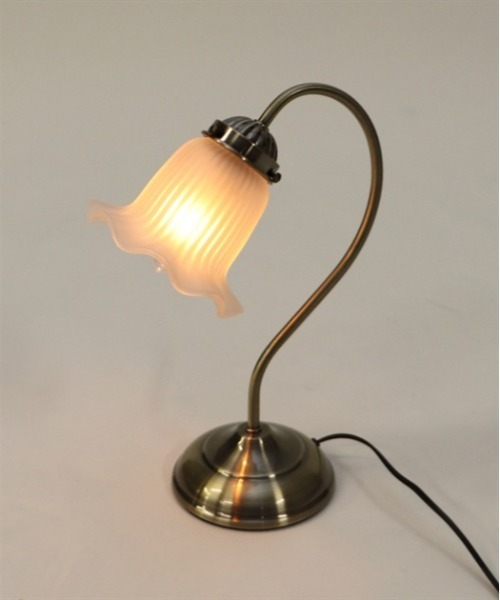 axes femme（アクシーズファム）の「レトロフラワーテーブルランプ