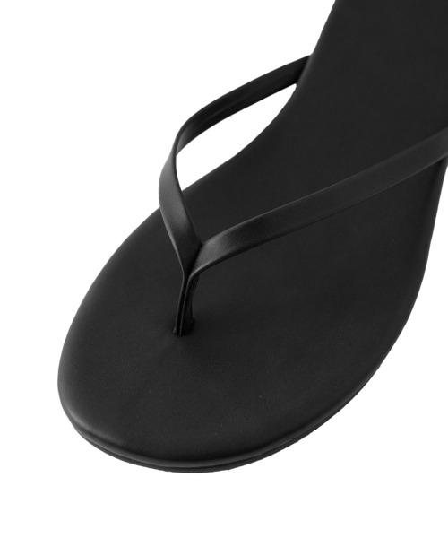 AKTE（アクテ）の「ベーシックビーチサンダル（サンダル・レディース・ゴールド/ブラック・1/2）」の4枚目の写真