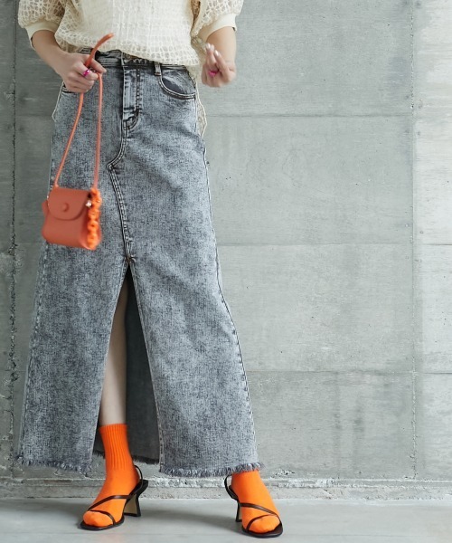 GEVS.（ジェイヴィス）の「＜大きいサイズ＞ フロントスリットデニムマキシスカート GEVS.（スカート・レディース・ブルー系/ブラック系・3L/L/4L/5L/LL）」の2枚目の写真