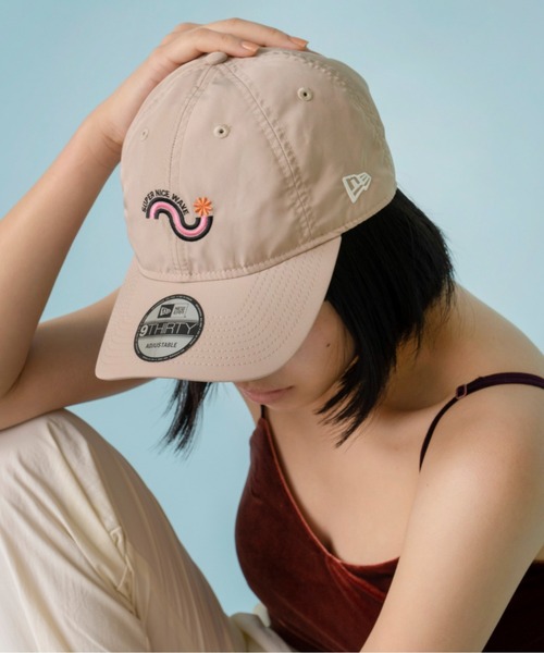 NEW ERA（ニューエラ）の「【Casselini】Casselini NEW ERA Cap キャセリーニ×ニューエラ コラボアイテム（キャップ・レディース・ベージュ/ネイビー/ダークグリーン/ライトベージュ・FREE）」の2枚目の写真