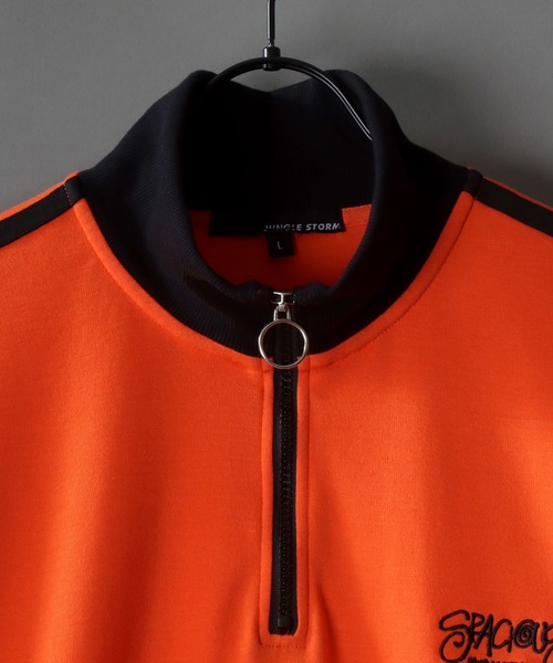 SITRY(シトリー)の「Big silhouette one point stitch half zip polo shirt / ビッグシルエット ワンポイント 刺繍 ハーフジップ 半袖 ポロシャツ(ポロシャツ・メンズ・ホワイト/オレンジ/ブラック・M/L)」の4枚目の写真