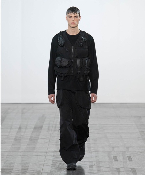 JUNYA WATANABE MAN(ジュンヤワタナベマン)の「INNERRAM Wネーム ミリタリーベスト(ミリタリージャケット・メンズ・ブラック・L/M/S)」の2枚目の写真
