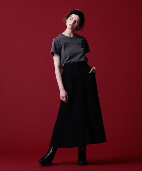 AVIREX（アヴィレックス）の「《COLLECTION》WEST POINT EMBROIDERY FADE WASH T-SHIRT /ウェストポイント エンブロイダリー フェイドウォッシュTシャツ（Tシャツ/カットソー・レディース・ホワイト系2/オレンジ/チャコール・M/S）」の6枚目の写真
