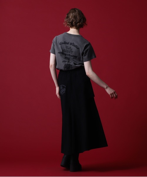 AVIREX（アヴィレックス）の「《COLLECTION》WEST POINT EMBROIDERY FADE WASH T-SHIRT /ウェストポイント エンブロイダリー フェイドウォッシュTシャツ（Tシャツ/カットソー・レディース・ホワイト系2/オレンジ/チャコール・M/S）」の10枚目の写真