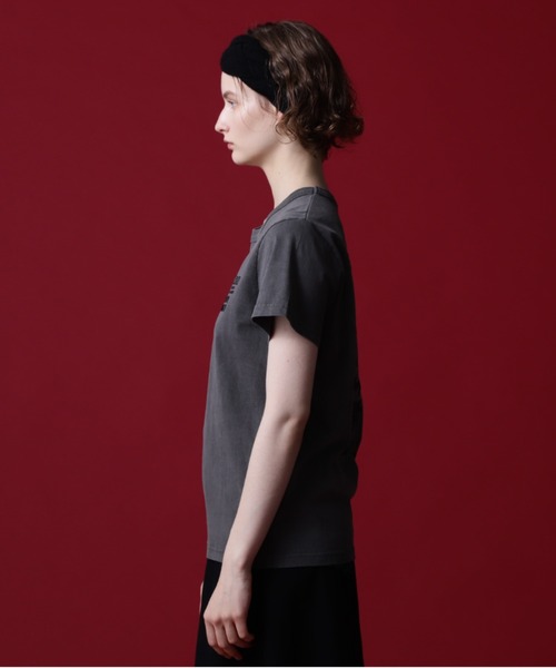 AVIREX（アヴィレックス）の「《COLLECTION》WEST POINT EMBROIDERY FADE WASH T-SHIRT /ウェストポイント エンブロイダリー フェイドウォッシュTシャツ（Tシャツ/カットソー・レディース・ホワイト系2/オレンジ/チャコール・M/S）」の11枚目の写真