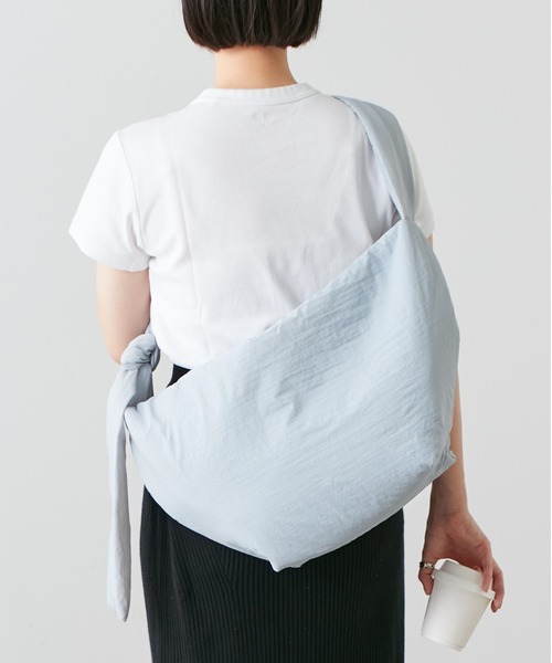 Actually(アクチュアリー)の「ナイロンワンショルダー(ショルダーバッグ・レディース・ライトブルー/ブラック/グリーン・フリー)」の1枚目の写真