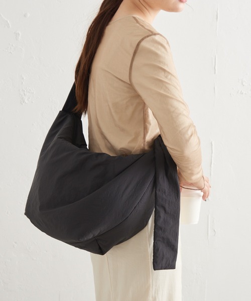 Actually(アクチュアリー)の「ナイロンワンショルダー(ショルダーバッグ・レディース・ライトブルー/ブラック/グリーン・フリー)」の22枚目の写真