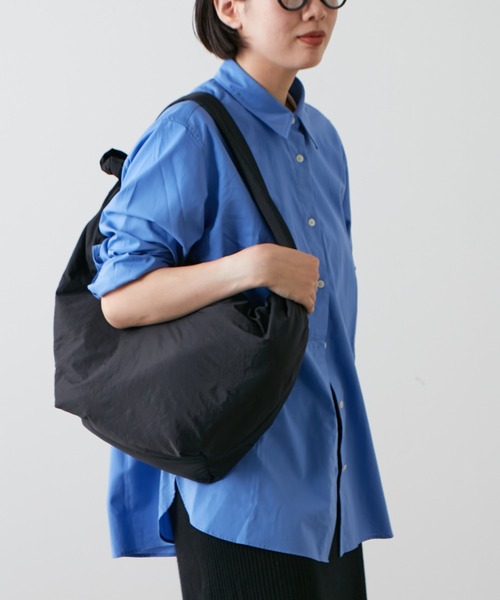 Actually(アクチュアリー)の「ナイロンワンショルダー(ショルダーバッグ・レディース・ライトブルー/ブラック/グリーン・フリー)」の5枚目の写真