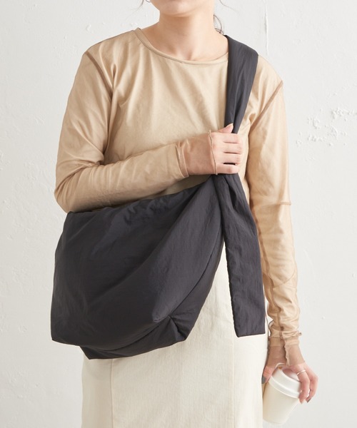 Actually(アクチュアリー)の「ナイロンワンショルダー(ショルダーバッグ・レディース・ライトブルー/ブラック/グリーン・フリー)」の7枚目の写真