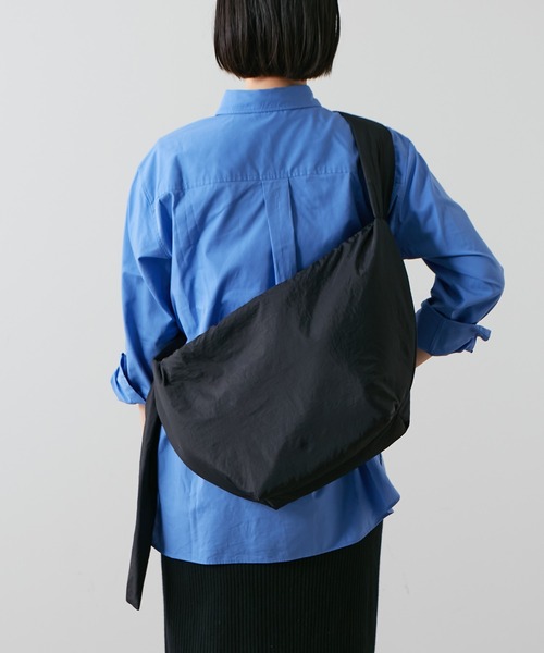 Actually(アクチュアリー)の「ナイロンワンショルダー(ショルダーバッグ・レディース・ライトブルー/ブラック/グリーン・フリー)」の6枚目の写真