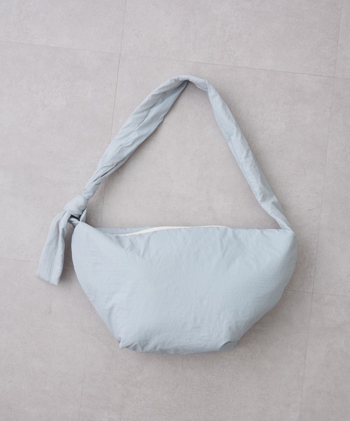 Actually(アクチュアリー)の「ナイロンワンショルダー(ショルダーバッグ・レディース・ライトブルー/ブラック/グリーン・フリー)」の18枚目の写真