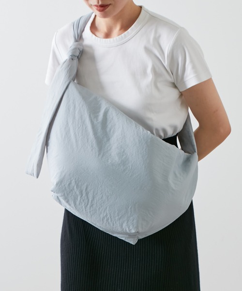 Actually(アクチュアリー)の「ナイロンワンショルダー(ショルダーバッグ・レディース・ライトブルー/ブラック/グリーン・フリー)」の14枚目の写真