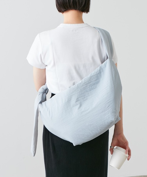 Actually(アクチュアリー)の「ナイロンワンショルダー(ショルダーバッグ・レディース・ライトブルー/ブラック/グリーン・フリー)」の15枚目の写真