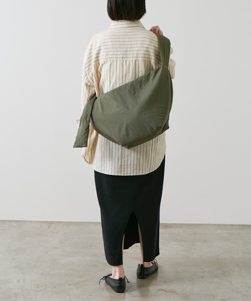 Actually(アクチュアリー)の「ナイロンワンショルダー(ショルダーバッグ・レディース・ライトブルー/ブラック/グリーン・フリー)」の11枚目の写真