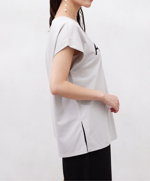 Chez toi（シェトワ）の「機能素材ノースリロゴプルオーバー（Tシャツ/カットソー・レディース・グレイッシュベージュ/ブラック/オフホワイト・FREE）」の22枚目の写真