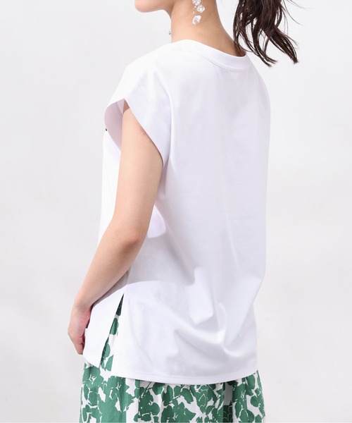 Chez toi（シェトワ）の「機能素材ノースリロゴプルオーバー（Tシャツ/カットソー・レディース・グレイッシュベージュ/ブラック/オフホワイト・FREE）」の17枚目の写真