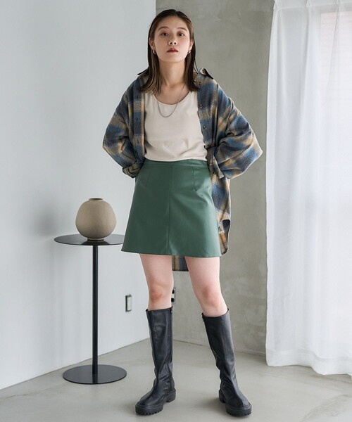 PUBLUX（パブリュクス）の「フェイクレザーミニースカート　限定展開（スカート・レディース・ナチュラル/ブラック/グリーン・S/M）」の8枚目の写真