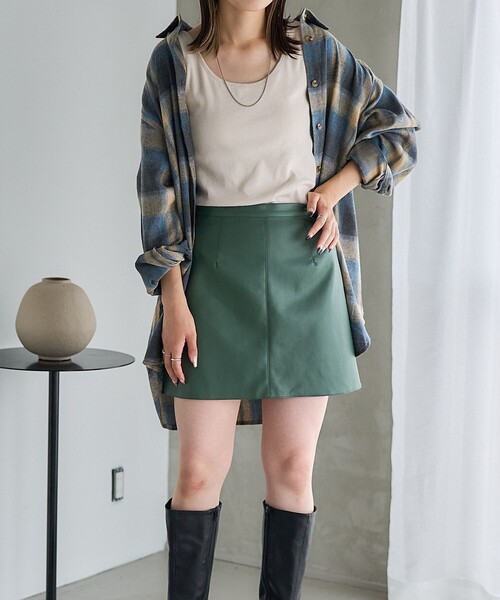 PUBLUX（パブリュクス）の「フェイクレザーミニースカート　限定展開（スカート・レディース・ナチュラル/ブラック/グリーン・S/M）」の9枚目の写真