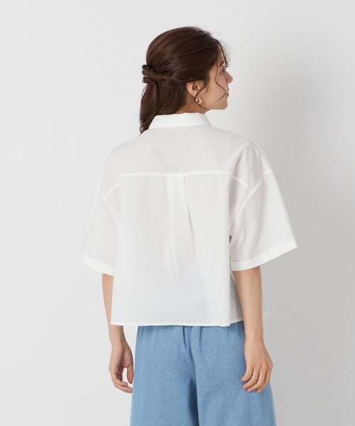 Cutie Blonde（キューティーブロンド）の「◆スタイルアップも叶える！ 旬なオーバーサイズ短丈シャツ（シャツ/ブラウス・レディース・ホワイト系/ネイビー系2・00）」の8枚目の写真