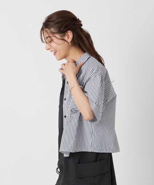 Cutie Blonde（キューティーブロンド）の「◆スタイルアップも叶える！ 旬なオーバーサイズ短丈シャツ（シャツ/ブラウス・レディース・ホワイト系/ネイビー系2・00）」の12枚目の写真