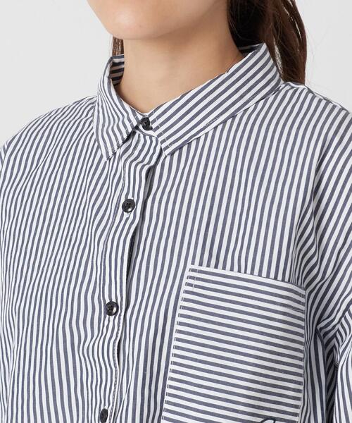 Cutie Blonde（キューティーブロンド）の「◆スタイルアップも叶える！ 旬なオーバーサイズ短丈シャツ（シャツ/ブラウス・レディース・ホワイト系/ネイビー系2・00）」の16枚目の写真