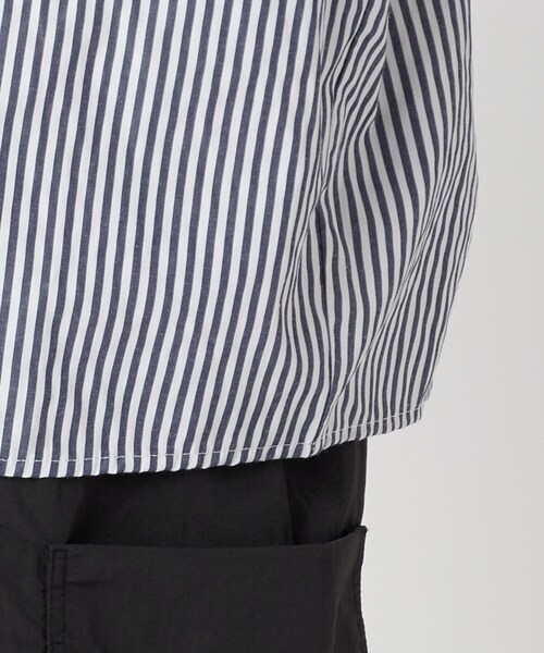 Cutie Blonde（キューティーブロンド）の「◆スタイルアップも叶える！ 旬なオーバーサイズ短丈シャツ（シャツ/ブラウス・レディース・ホワイト系/ネイビー系2・00）」の19枚目の写真