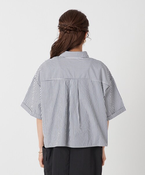 Cutie Blonde（キューティーブロンド）の「◆スタイルアップも叶える！ 旬なオーバーサイズ短丈シャツ（シャツ/ブラウス・レディース・ホワイト系/ネイビー系2・00）」の22枚目の写真