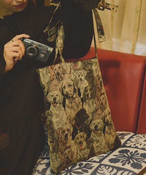 kutir（クティール）の「【クティールとレトロ】リボンゴブラントートバッグ（トートバッグ・レディース・グリーン/ベージュ/ブラック/ブラウン・FREE）」の3枚目の写真