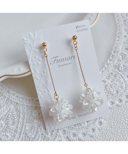 tone（トーン）の「【fuwari】ビーズフラワーボール　サージカルステンレス　ピアス(MA)（ピアス（両耳用）・レディース・B/A・FREE）」の3枚目の写真