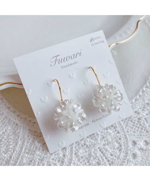 tone（トーン）の「【fuwari】ビーズフラワーボール　サージカルステンレス　ピアス(MA)（ピアス（両耳用）・レディース・B/A・FREE）」の4枚目の写真