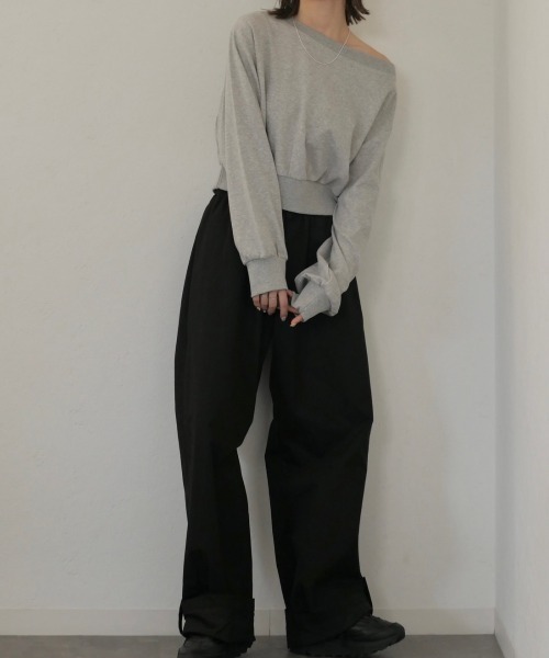 Reurie'（レウリィ）の「ボートネックスウェット / ショート丈 クロップド 黒 グレー ブラック 短丈 オフショル ワンショルダー プルオーバー 長袖（スウェット・レディース・ブラック/グレー・FREE）」の13枚目の写真