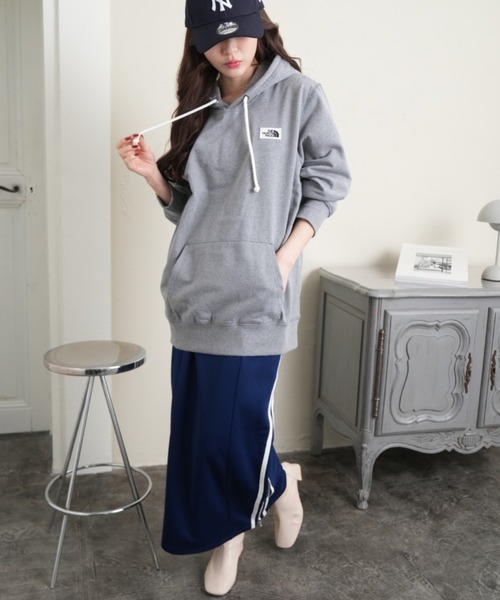 THE NORTH FACE(ザノースフェイス)の「【THE NORTH FACE / ザ ノースフェイス】HERITAGE PATCH PULLOVER HOODIE / ヘリテージパッチ プルオーバーフーディー NF0A7UNU(パーカー・メンズ・ブラウン/ブラック/グレー・S/M/L)」の6枚目の写真