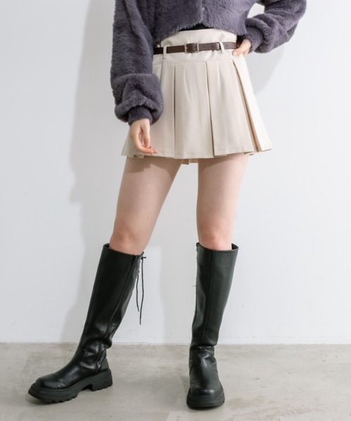 OLIVE des OLIVE（オリーブデオリーブ）の「ベルト付きボックスプリーツミニスカート　1041010010（スカート・レディース・チャコールグレー/ケミカルウォッシュ/アイボリー/ブラック・FREE）」の2枚目の写真