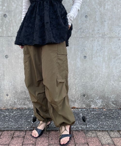 JEANS FACTORY Clothes（ジーンズファクトリークローズ）の「【non-no 10月号掲載】[Jeans Factory Clothes/ジーンズファクトリークローズ] ナイロンカーゴパンツ（カーゴパンツ・レディース・カーキ/ピンク/ブラック/ホワイト・M/S）」の3枚目の写真