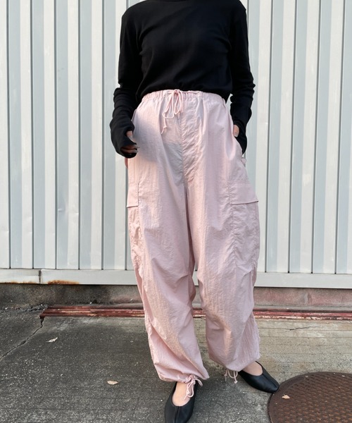 JEANS FACTORY Clothes（ジーンズファクトリークローズ）の「【non-no 10月号掲載】[Jeans Factory Clothes/ジーンズファクトリークローズ] ナイロンカーゴパンツ（カーゴパンツ・レディース・カーキ/ピンク/ブラック/ホワイト・M/S）」の17枚目の写真