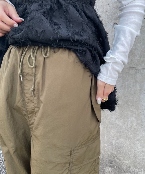JEANS FACTORY Clothes（ジーンズファクトリークローズ）の「【non-no 10月号掲載】[Jeans Factory Clothes/ジーンズファクトリークローズ] ナイロンカーゴパンツ（カーゴパンツ・レディース・カーキ/ピンク/ブラック/ホワイト・M/S）」の13枚目の写真