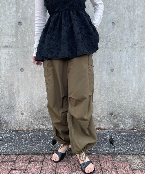 JEANS FACTORY Clothes（ジーンズファクトリークローズ）の「【non-no 10月号掲載】[Jeans Factory Clothes/ジーンズファクトリークローズ] ナイロンカーゴパンツ（カーゴパンツ・レディース・カーキ/ピンク/ブラック/ホワイト・M/S）」の7枚目の写真
