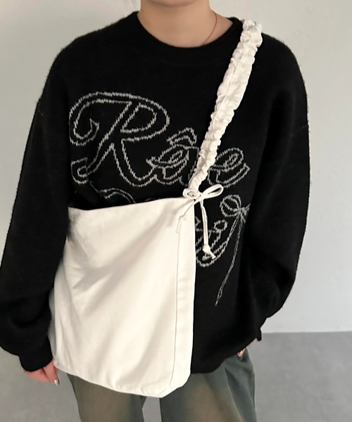apres jour mignon(アプレジュールミニョン)の「【apresjour mignon×ARIAZ】ギャザーデザインバッグ(ショルダーバッグ・レディース・アイボリー/ブラック・ONESIZE)」の2枚目の写真
