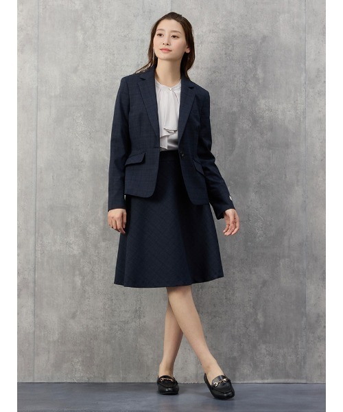 Perfect Suit FActory(パーフェクトスーツファクトリー)の「釦ポイント ラッフルボウタイブラウス ライトグレー/オフホワイト/ベージュ(シャツ/ブラウス・レディース・ライトグレー/ベージュ/オフホワイト・M/L/S)」の9枚目の写真