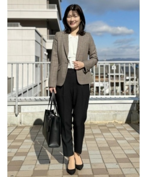 Perfect Suit FActory(パーフェクトスーツファクトリー)の「釦ポイント ラッフルボウタイブラウス ライトグレー/オフホワイト/ベージュ(シャツ/ブラウス・レディース・ライトグレー/ベージュ/オフホワイト・M/L/S)」の18枚目の写真
