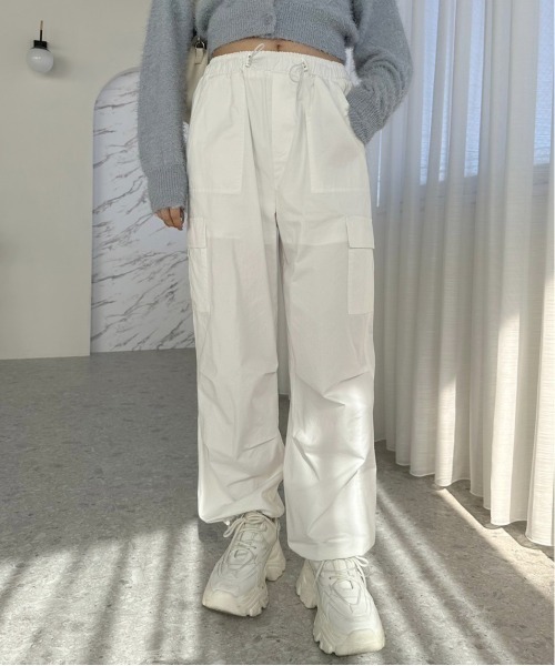 OLIVE des OLIVE（オリーブデオリーブ）の「【WEB限定】colorfulカーゴパンツ　1041020040（カーゴパンツ・レディース・ピンク/サックスブルー/ブラック/オフホワイト・FREE）」の2枚目の写真