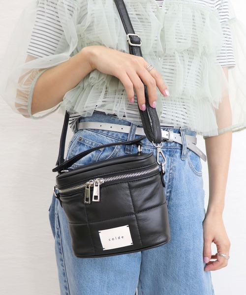 COLDE （コルデ）の「ボンディングバニティバッグ（ショルダーバッグ・レディース・ブラック/シルバー/ライトグリーン・FREE）」の2枚目の写真