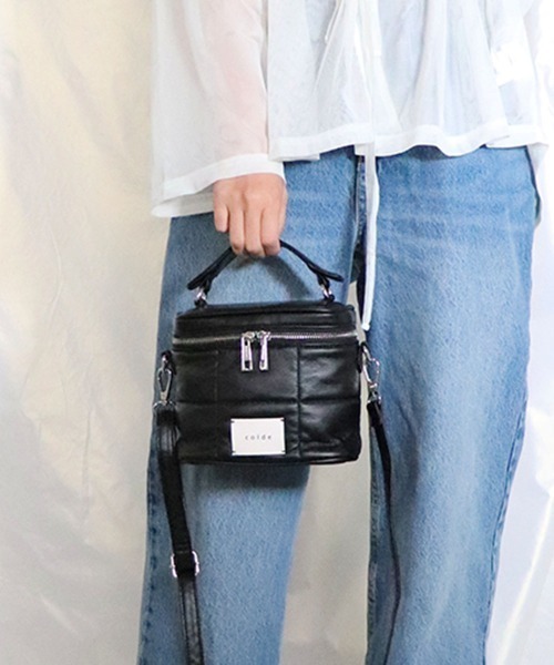 COLDE （コルデ）の「ボンディングバニティバッグ（ショルダーバッグ・レディース・ブラック/シルバー/ライトグリーン・FREE）」の6枚目の写真