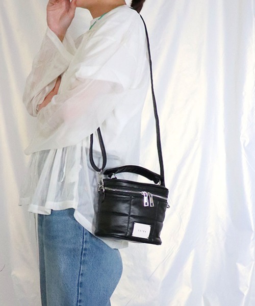 COLDE （コルデ）の「ボンディングバニティバッグ（ショルダーバッグ・レディース・ブラック/シルバー/ライトグリーン・FREE）」の4枚目の写真