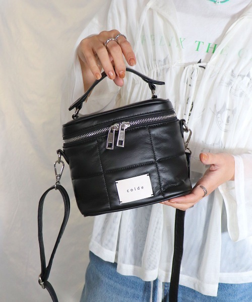 COLDE （コルデ）の「ボンディングバニティバッグ（ショルダーバッグ・レディース・ブラック/シルバー/ライトグリーン・FREE）」の5枚目の写真